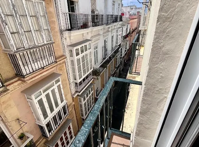 Gatu Premium Flamenca , Preferente Mayores De 25 Anos Y Familias *