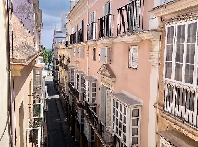 Gatu Premium Flamenca , Preferente Mayores De 25 Anos Y Familias *