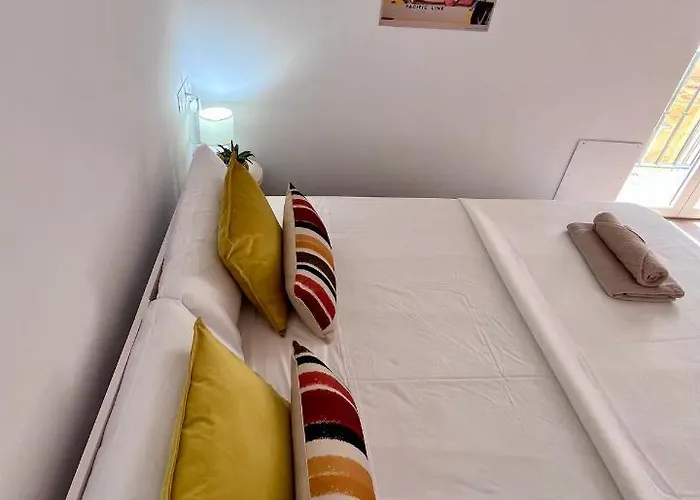 Gatu Premium Flamenca , Preferente Mayores De 25 Anos Y Familias * Cadix